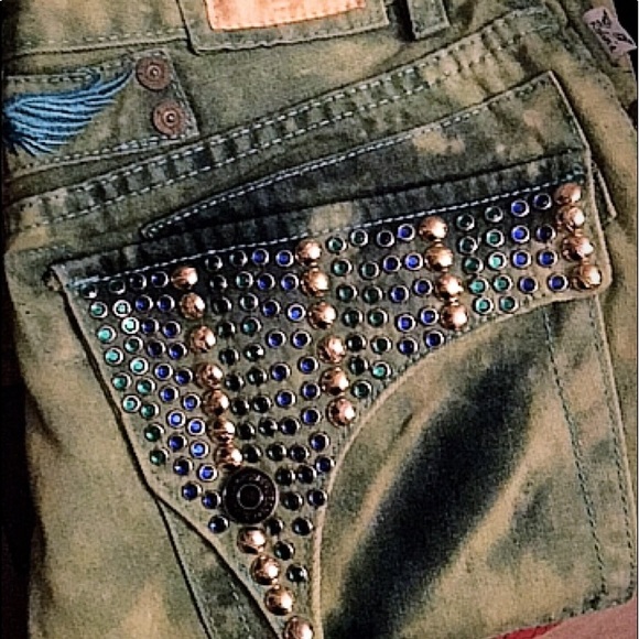 Bright Green Robins - Picture 1 of 2